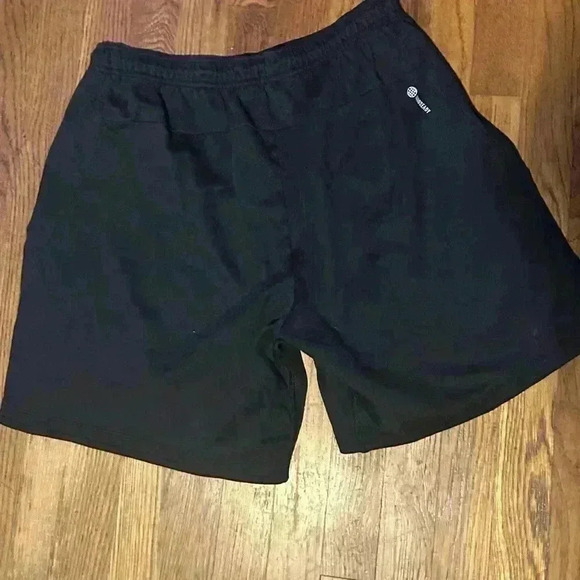 Menโs Adidas Black Sweatโ Workout Shorts, Size L - Picture 8 of 8
